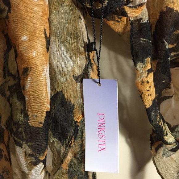 Patterned Decorative Scarf NWT - Picture 3 of 4